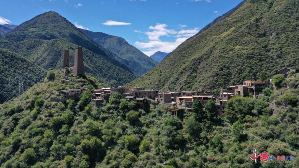 大美新阿坝|马尔康松岗村与柯盘天街演绎现实版“变形记”