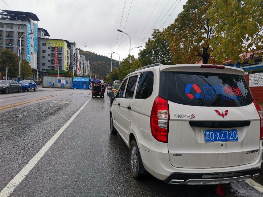 快递员送快递一个月能挣多少钱,快递员大概一个月能挣多少钱