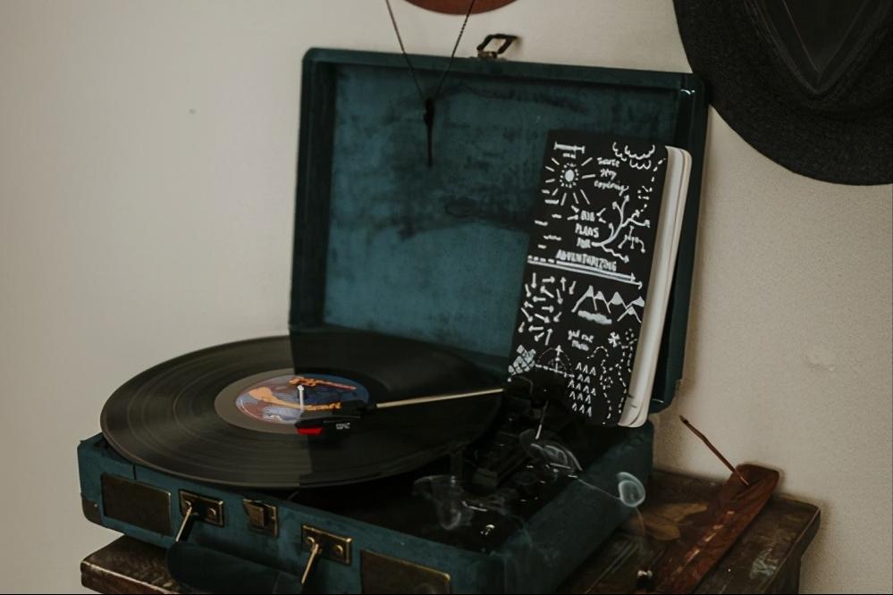 爱情中木讷被动的四大星座,对爱情口是心非的星座男