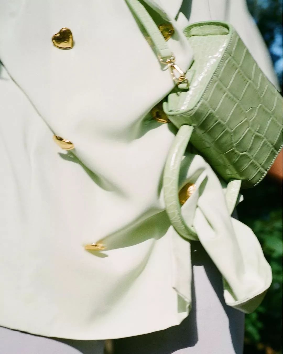 春天适合什么颜色包包,春天背什么颜色的包包