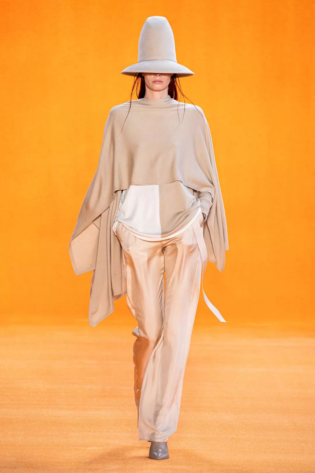 毛衣裤子显瘦款,直筒裤和阔腿裤哪个显高显瘦