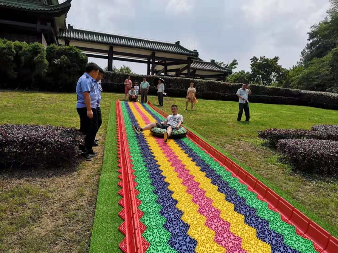网红滑道来啦～竹海草坪架彩虹，清泉一道深氧醉