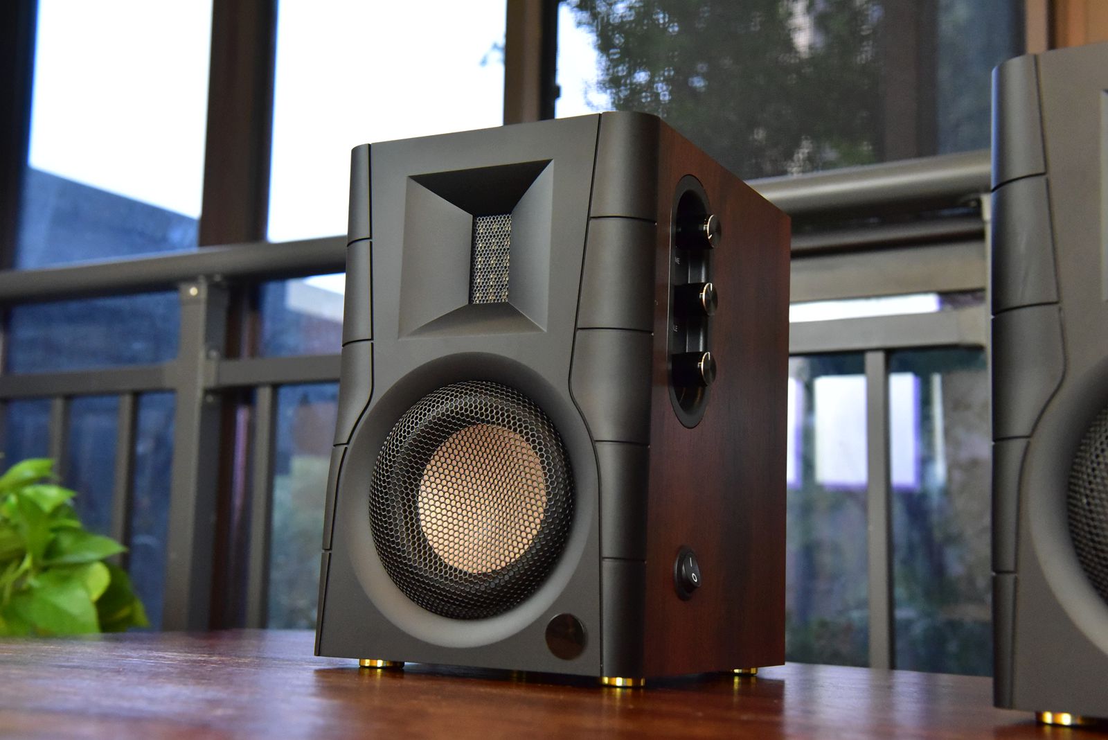 真力和惠威音箱,真力和惠威监听音响哪个好