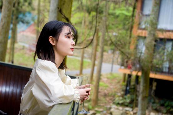 商量岗内的这家酒店，四季气候适宜居住，住客宛若身处桃花源