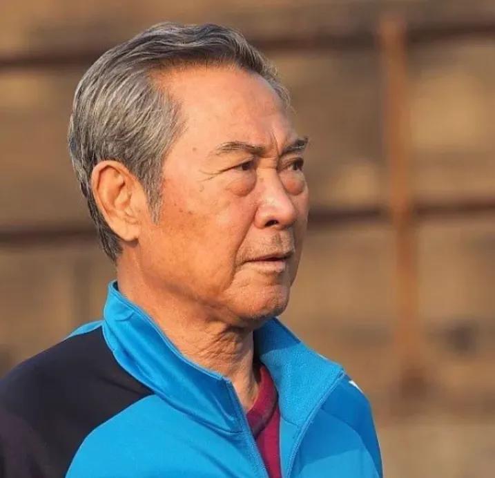 中国足球张恩华,中国足球运动员怀念张恩华