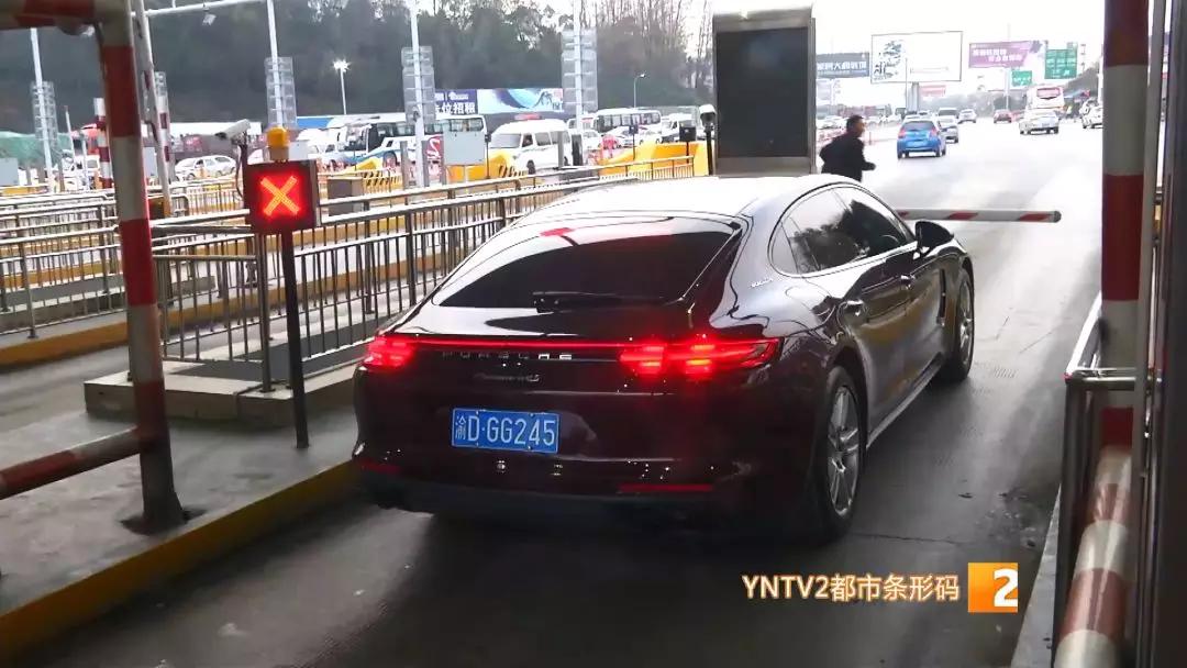 堵车堵在昆明北京路上视频,堵高速堵了一晚上