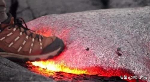 不小心掉进岩浆怎么办？仅有一种方法自救，这名士兵就曾死里逃生
