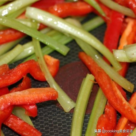 大白菜炒豆干五花肉,豆干炒五花肉教学视频