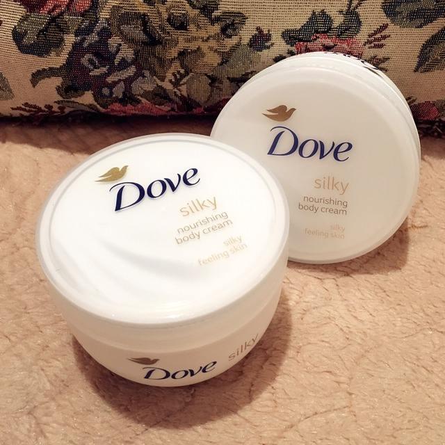 多芬大白碗跟凡士林小白瓶哪个好,凡士林身体乳好还是多芬身体乳好