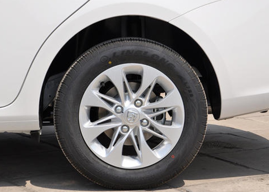 轮胎漏气能补胎吗,轮胎漏气能不能用备胎