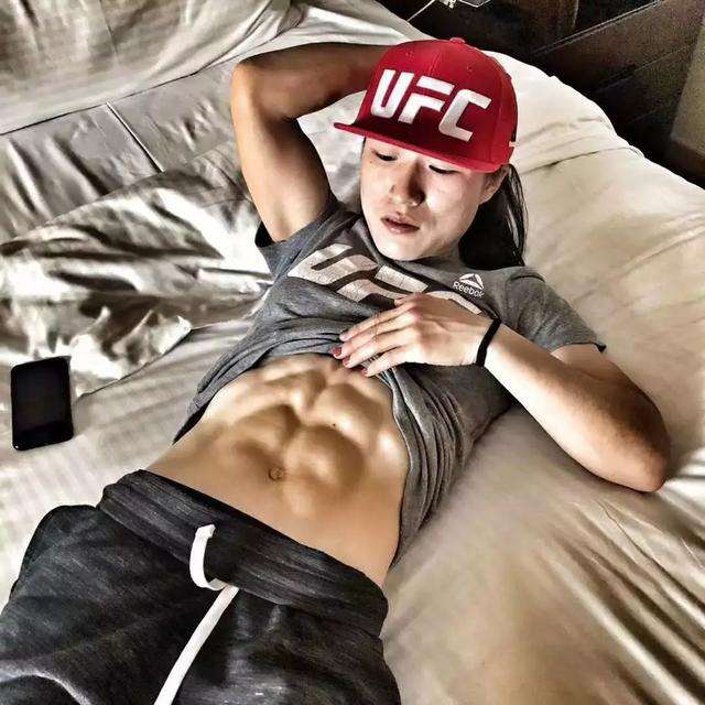 为什么c罗背阔肌这么宽,c罗肌肉vs博尔特肌肉