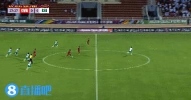 国足对沙特防守阵型,国足应警惕对手的边路进攻战术