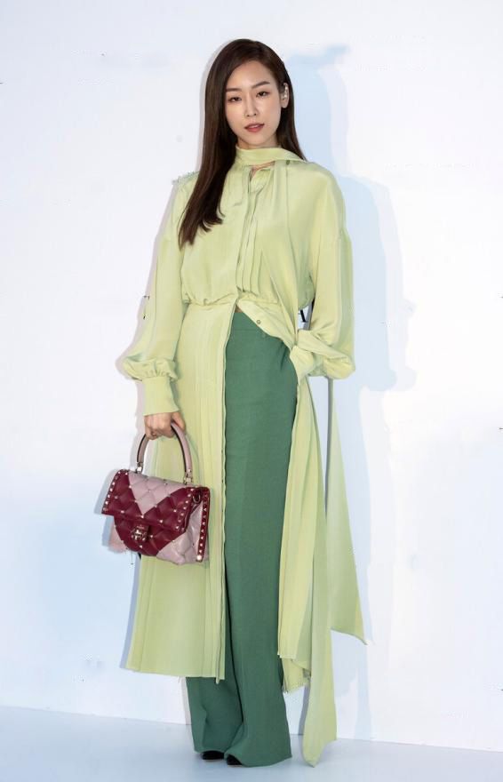 秋天穿搭不露腿保暖又好看,4种保暖时髦的秋季裙子穿搭