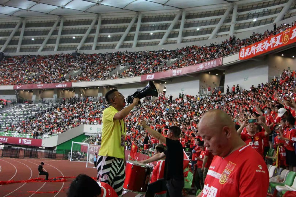 国足飞赴阿联酋备战,国足去阿联酋视频