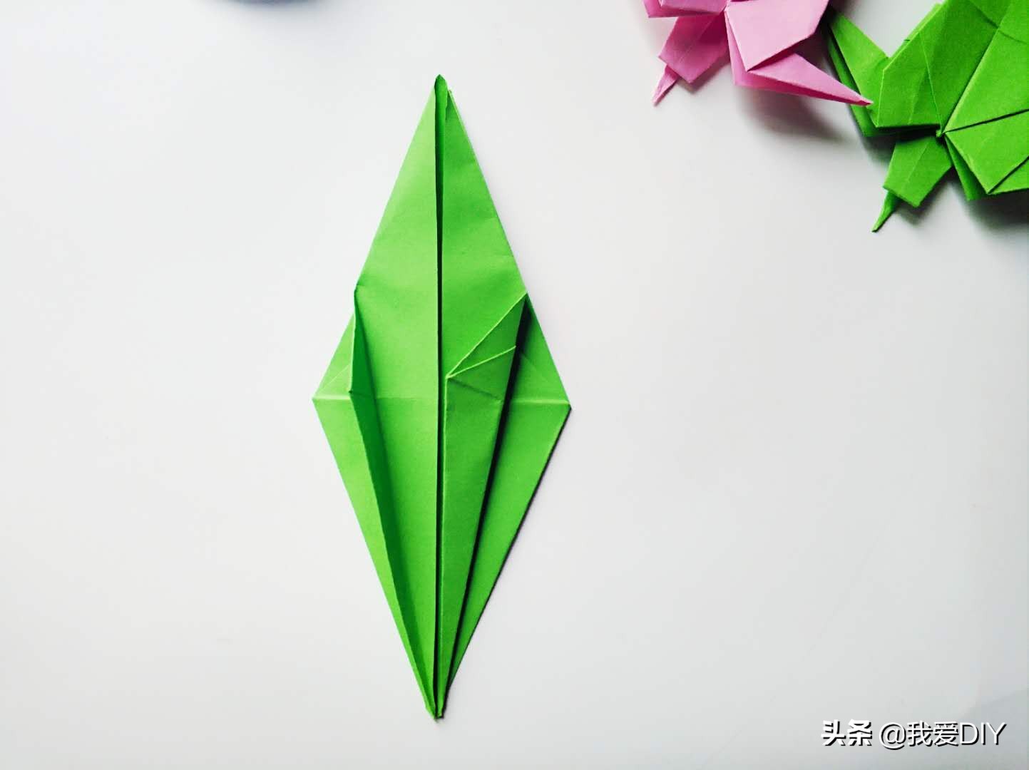 小燕子教大家折礼物盒,小燕子折法慢放视频