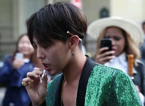 身价上亿的人抽啥烟,黄渤抽的烟