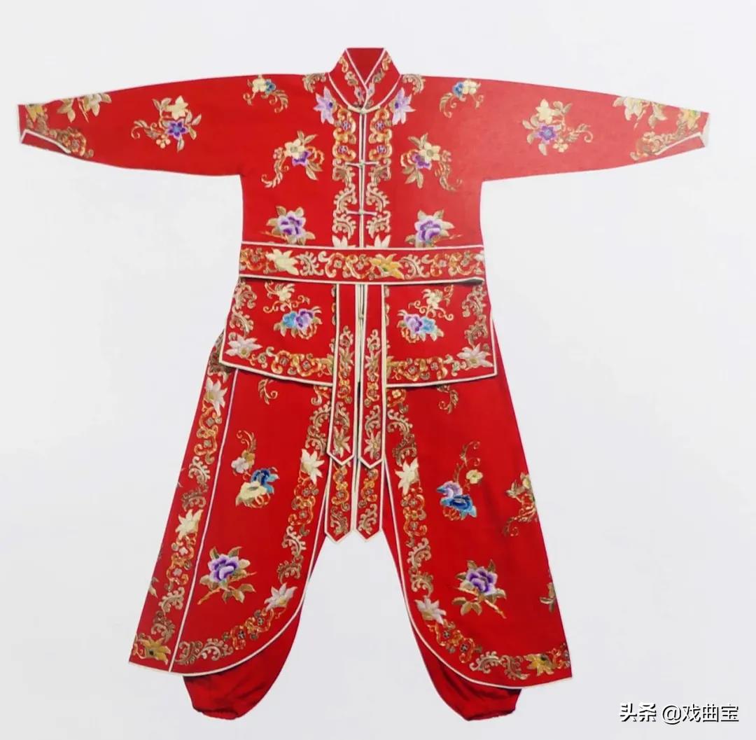 不愧为国粹，京剧服饰可真是太讲究了