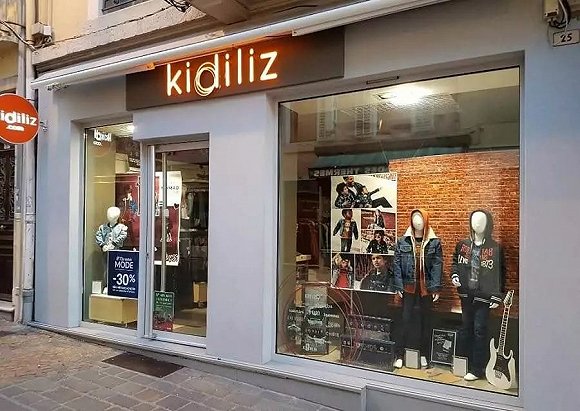 低调的服装大王：拥有8000多家门店，手握5个童装品牌成全球第二