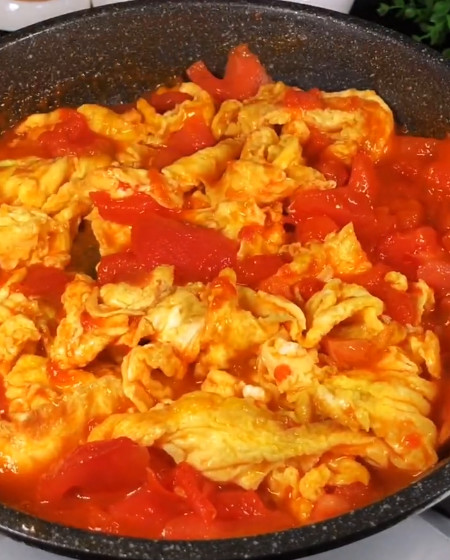 西红柿炒鸡蛋为什么会炒糊了,西红柿炒鸡蛋发酸怎么回事