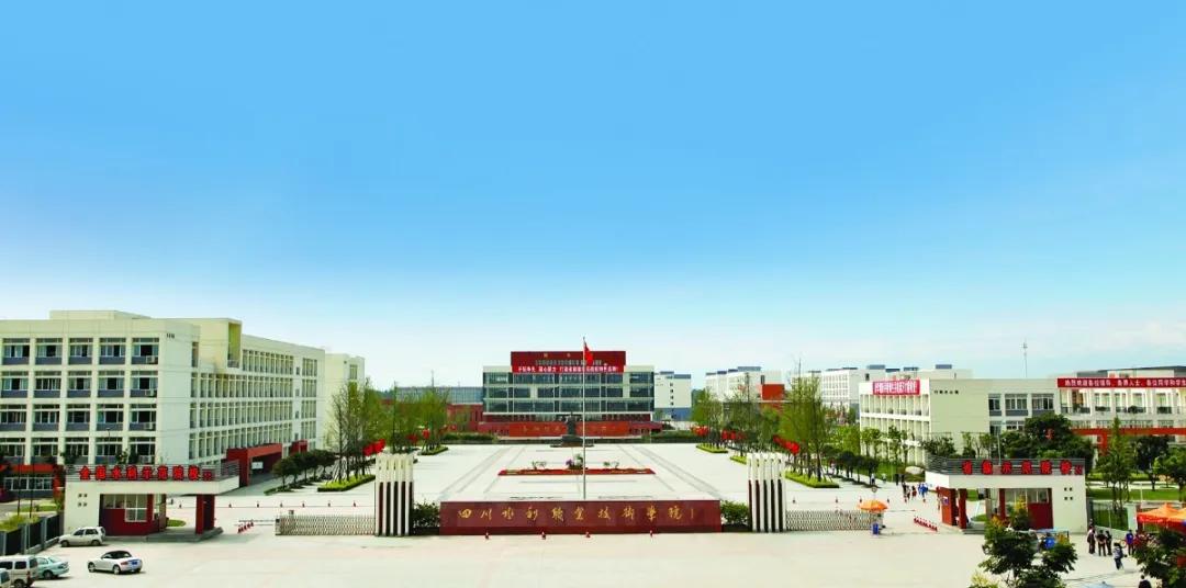 四川一大学被称为高校版“水上威尼斯”，坐落于千古奇迹都江堰