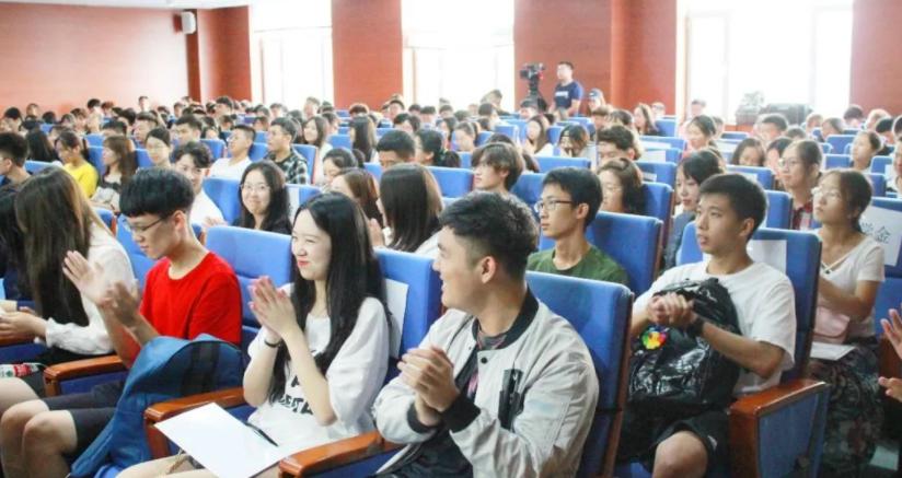 同样是大专文凭有什么区别吗,高等专科和职业技术学院哪个好