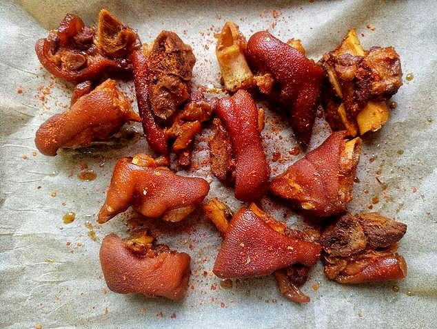 香辣卤猪蹄满嘴都是肉太好吃了,卤猪蹄吃不完需要热吗