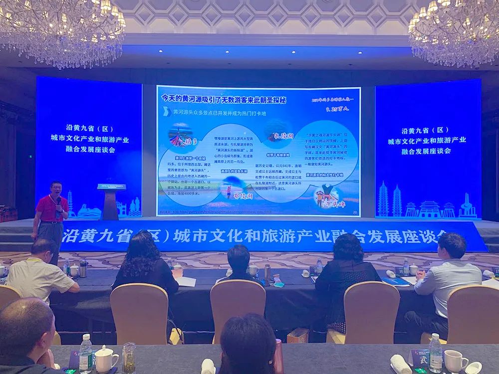 李忠:用钢笔记录粉笔