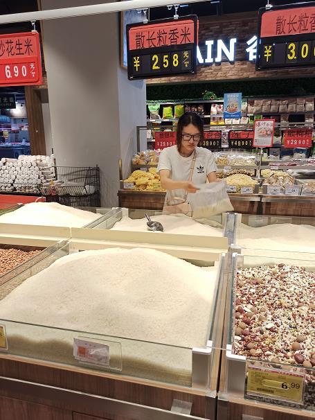 打工十年住毛坯房的女孩,入住毛坯房女生心酸