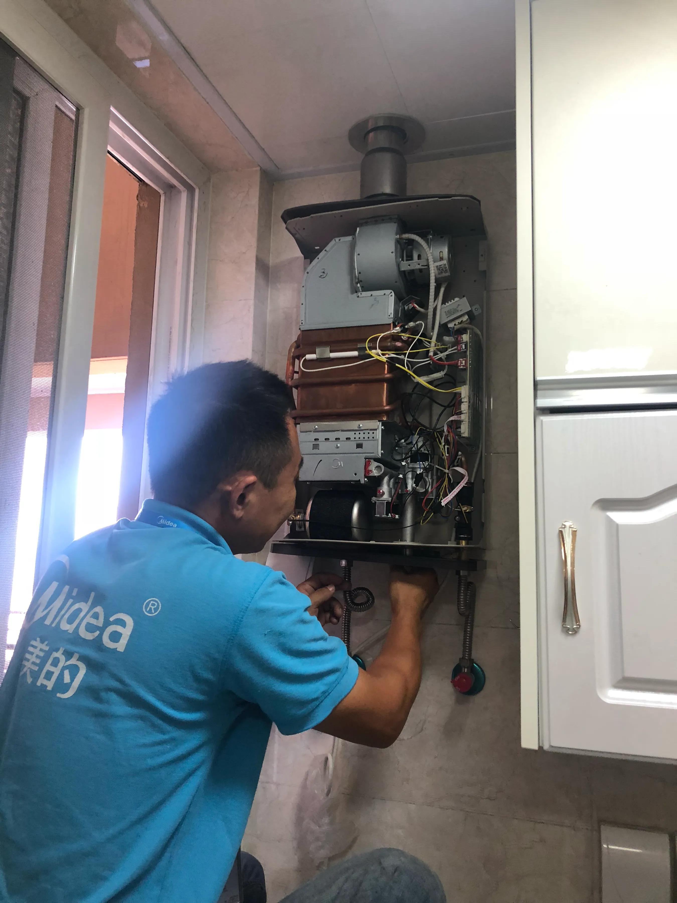 美的燃气热水器修理大全,修个热水器花了300多好贵