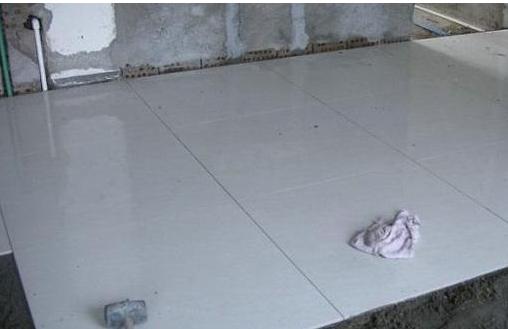 地暖上薄贴瓷砖空鼓原因,美缝会不会导致地暖瓷砖鼓起来