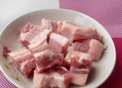 红烧肉糖色炒制用白糖还是冰糖,红烧肉熬冰糖为什么是苦的