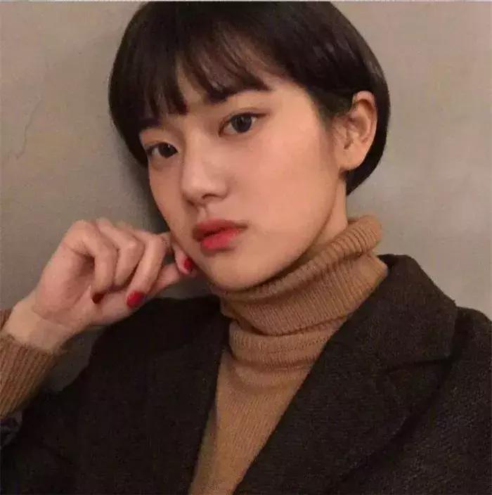 碎发特别多扎不住怎么打理,额前碎发太多怎么扎头发