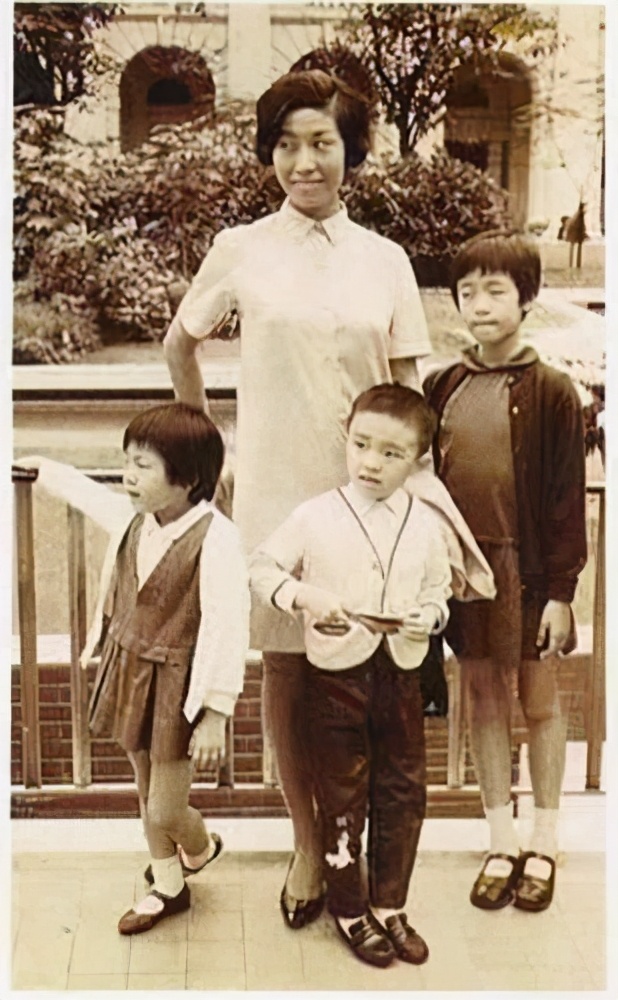 周星驰人生经历粤语,周星驰心酸成名史