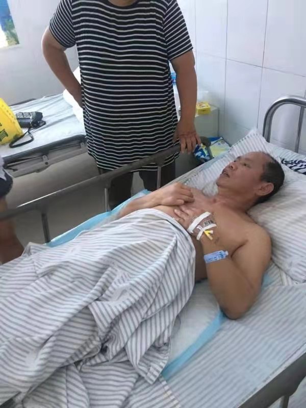 男童患怪病肚子大如瓜四肢如柴,男孩患罕见病肚子大