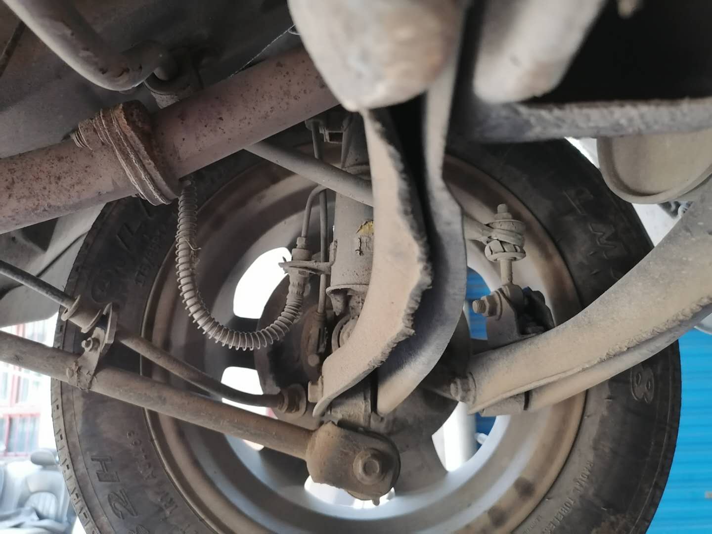 发动机漏油和烧机油大修多少钱,发动机漏油维修费用明细表