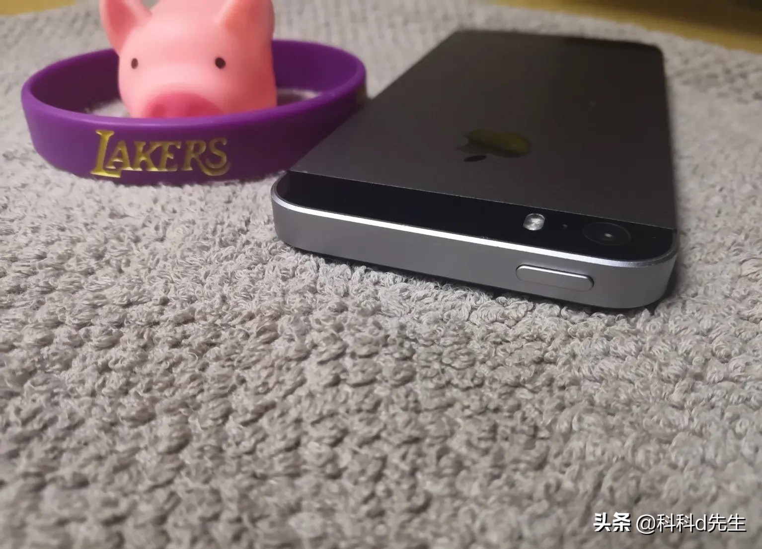 iphonese还值得入手吗,iphonese还值得入手么