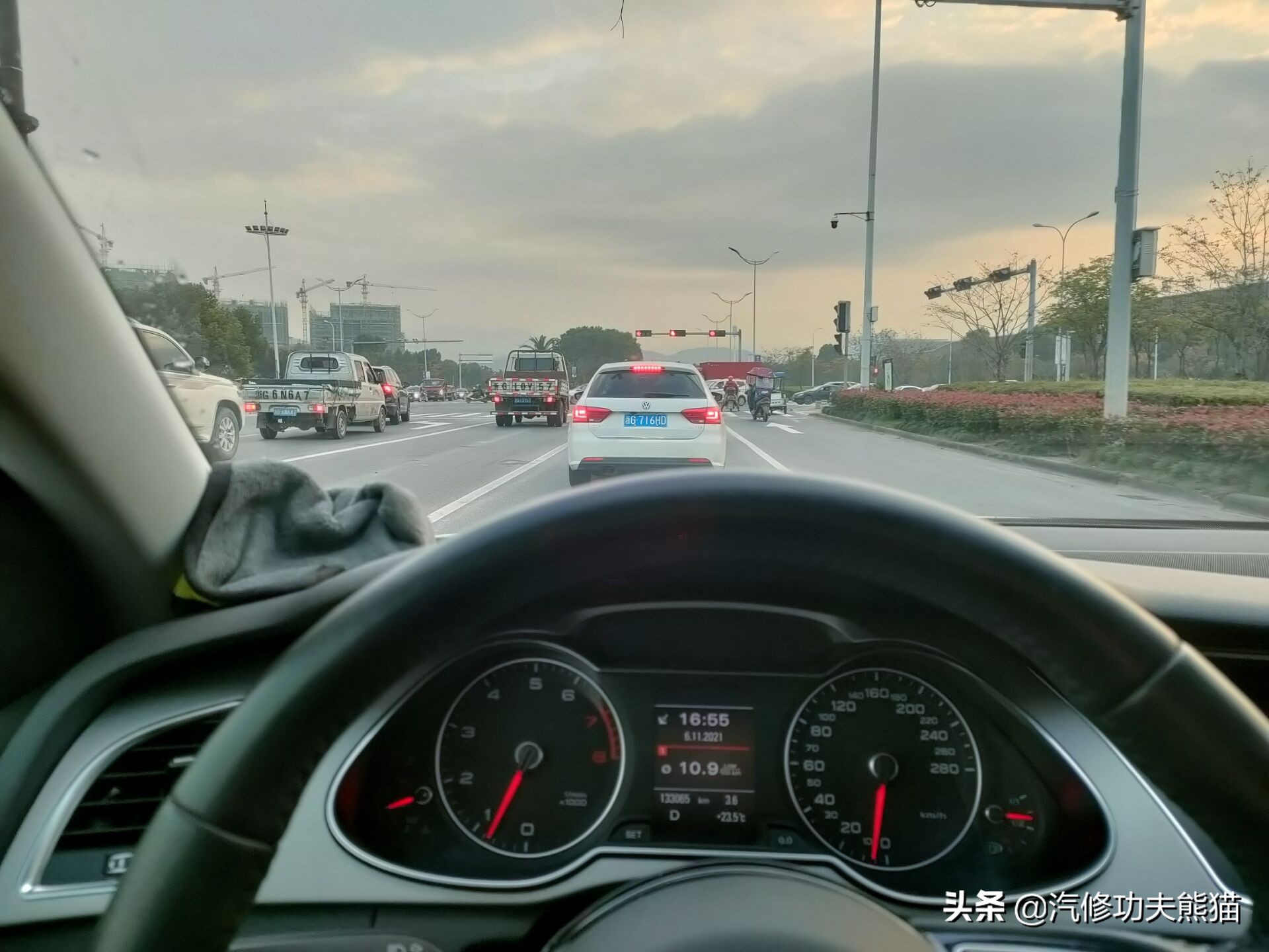 2013款奥迪a4l烧机油怎么解决,奥迪a4l突然全车无电是什么原因