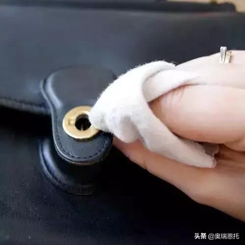 怎样保养包包更有光泽度,真皮包包怎么保养不会开裂
