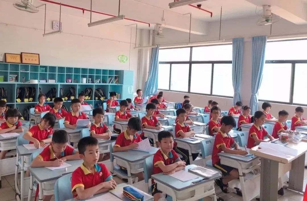 华立中英文学校是不是贵族学校,华立中英文学校升学