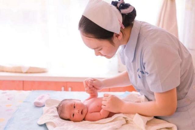 新生儿出生后每天的变化,宝宝出生第一天开始怎么护理