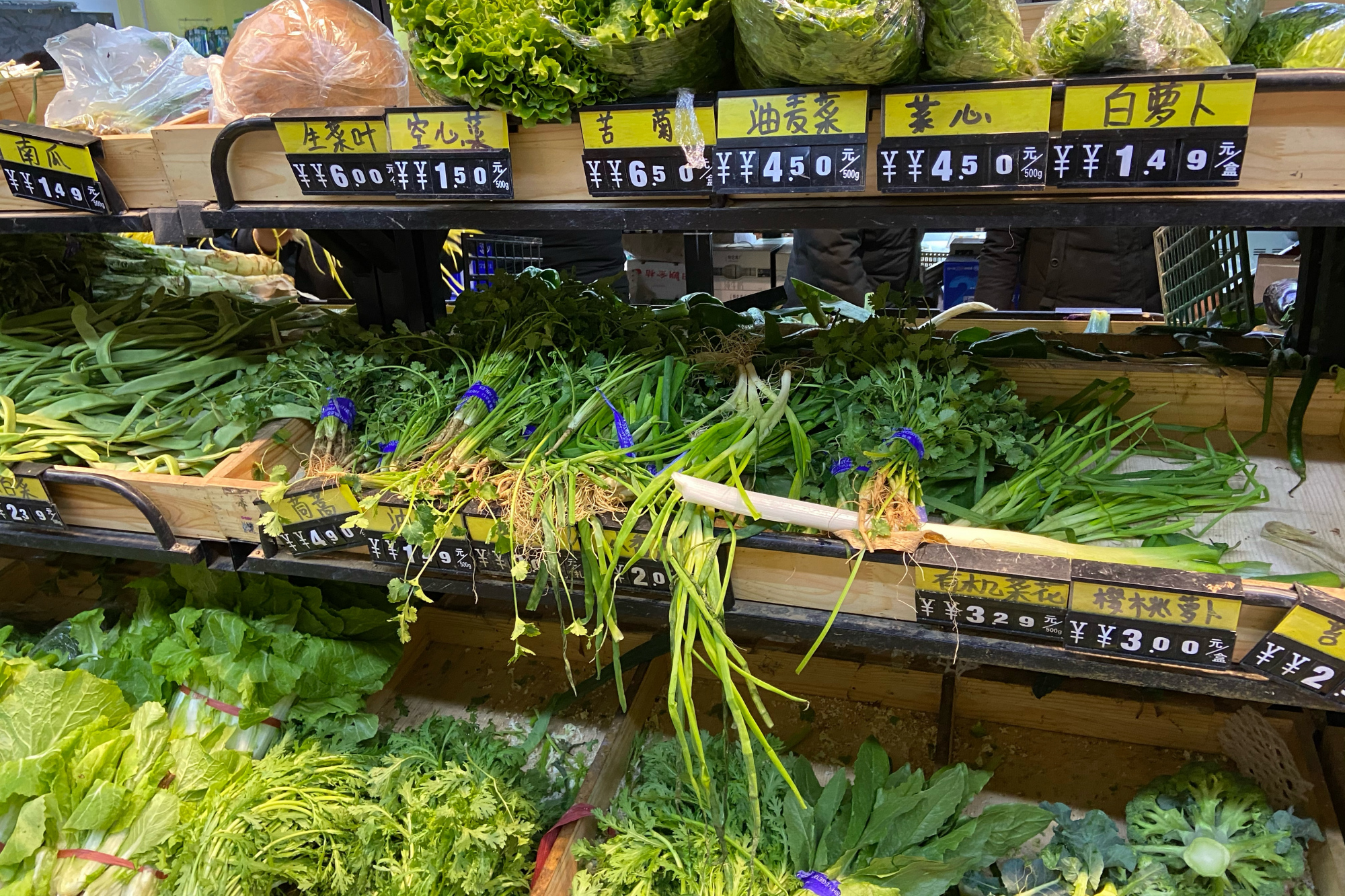 回家发现超市买到过期食品,元宵节去超市卖东西