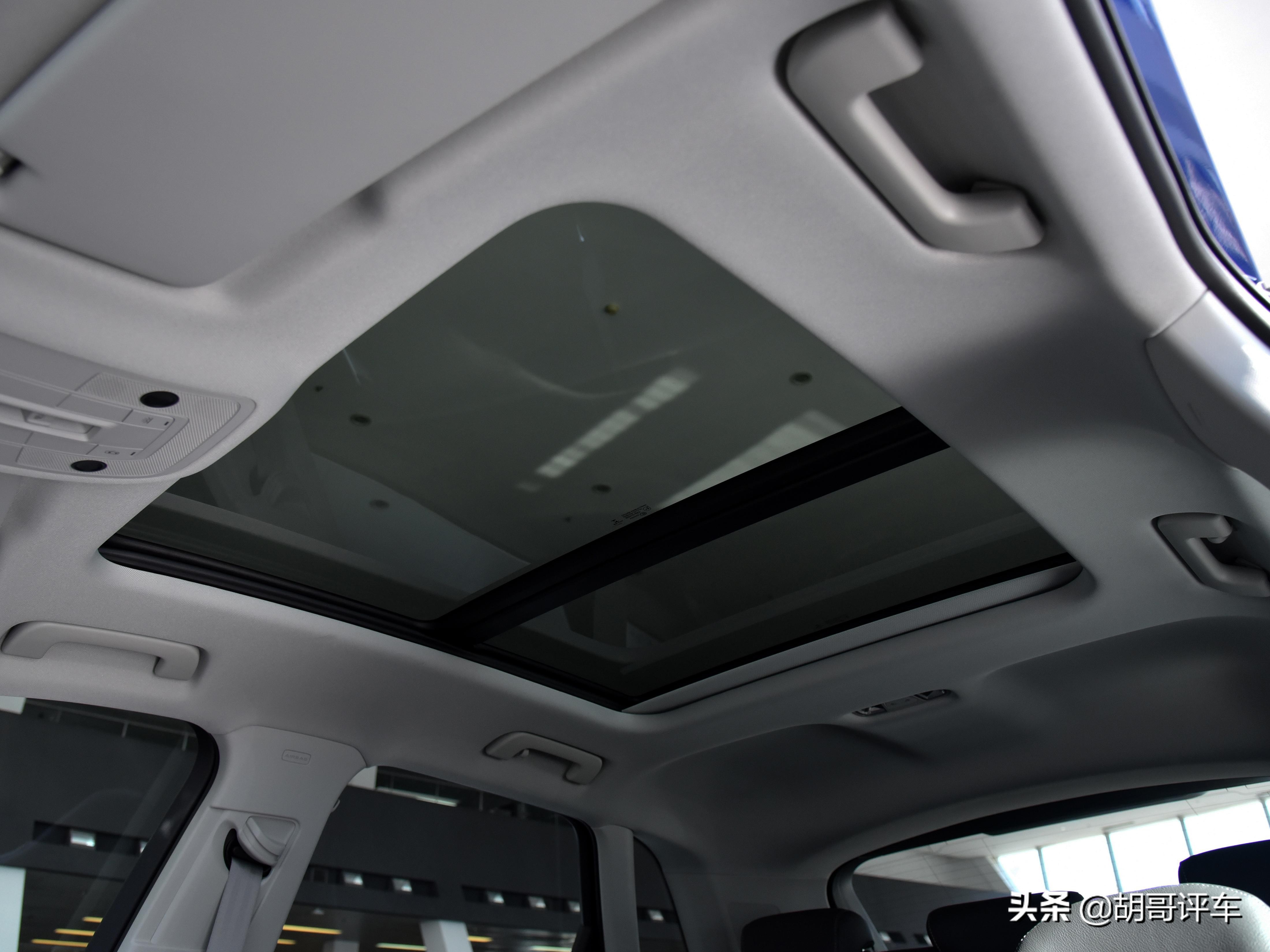 造型升级更个性,1.4t时尚动感新款奥迪q3