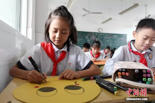 美国家长送老师什么礼物最好,家长学生成年礼物送什么好