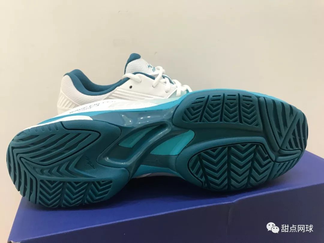 甜点君,美津浓mizuno足球鞋测评