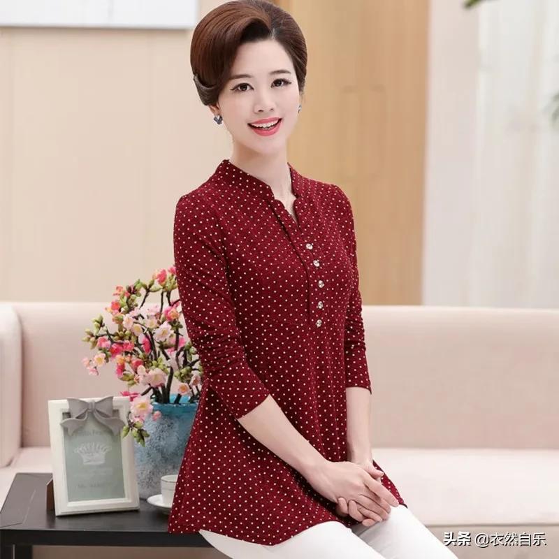 大码女装显瘦遮肉减龄,大码女装显瘦学院风正肩减龄打底