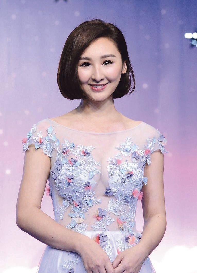 自曝清纯学生照，被网友赞是天生美女，高海宁自曝新剧演货车司机