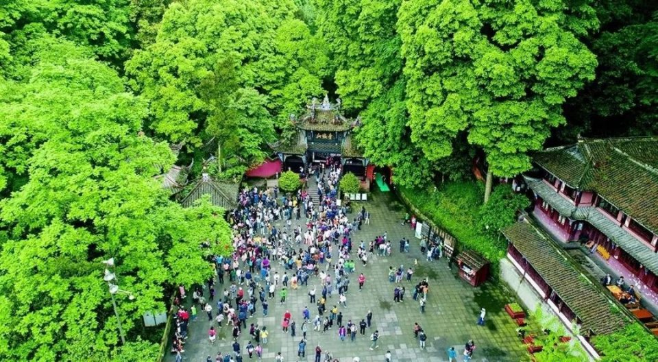 听说房价要跌不知道是不是真的,都江堰为啥房价那么贵