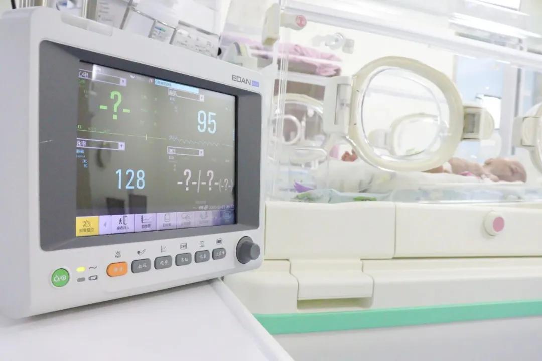 全国知名的新生儿科专家,新生儿权威专家