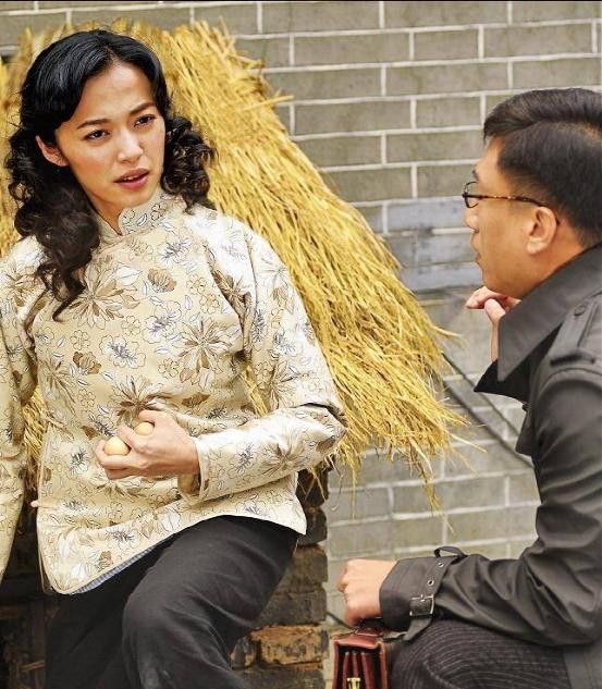 潜伏首播是哪一年,潜伏电视剧中真正的逃犯是谁