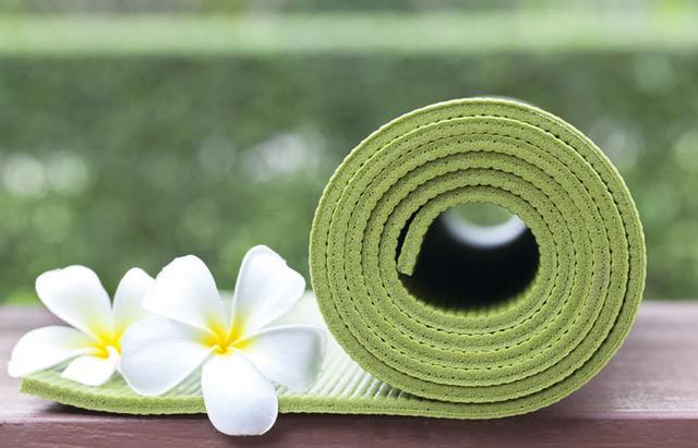 初学者适合用哪种类型的瑜伽垫,瑜伽垫怎么选择适合自己的